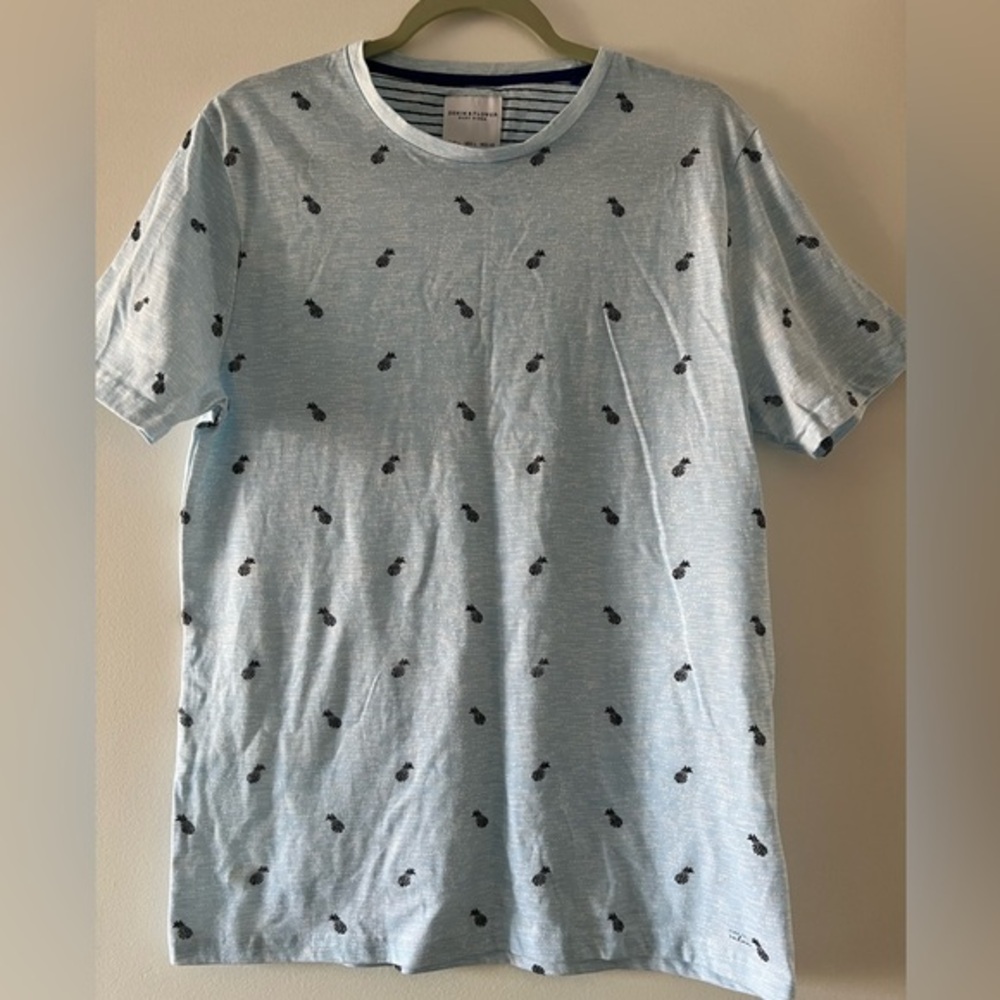 Denim and Flower Men's T Shirt Size L